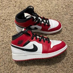 Jordan 1 mid